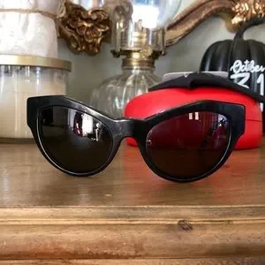 Versace | Accessories | Versace Cat Eye Sunglasses Style  display picture 1